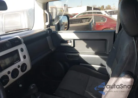 2013 Toyota Fj Cruiser z USA, uszkodzony, nr VIN JTEBU4BF5DK172827